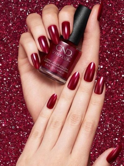 CND Vinylux Rebellious Ruby –  Nagellak Rode / Paars #330